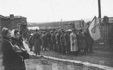 Дрогобич, 12 листопада 1943. Добровольці перед відправкою на вишкіл.